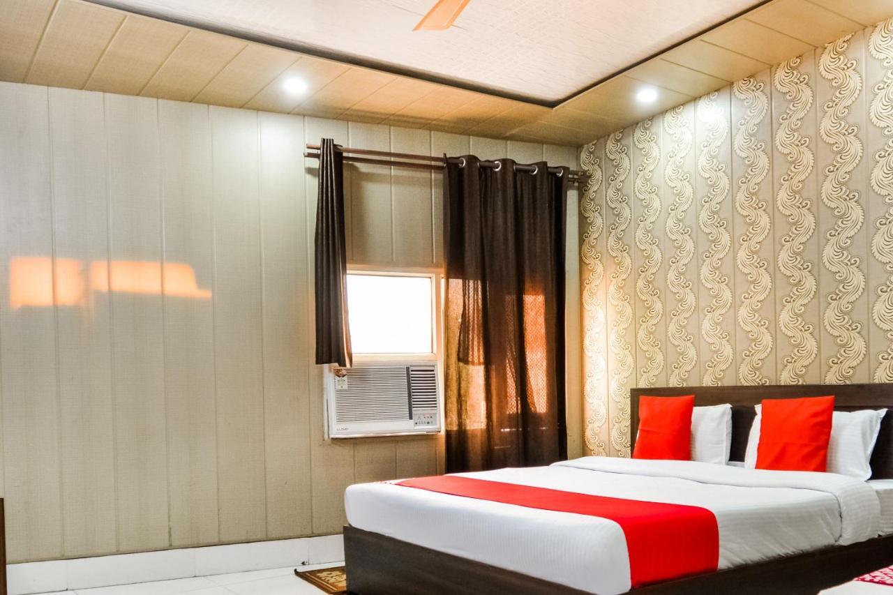 Karnāl Oyo 46152 Hotel Neelam מראה חיצוני תמונה